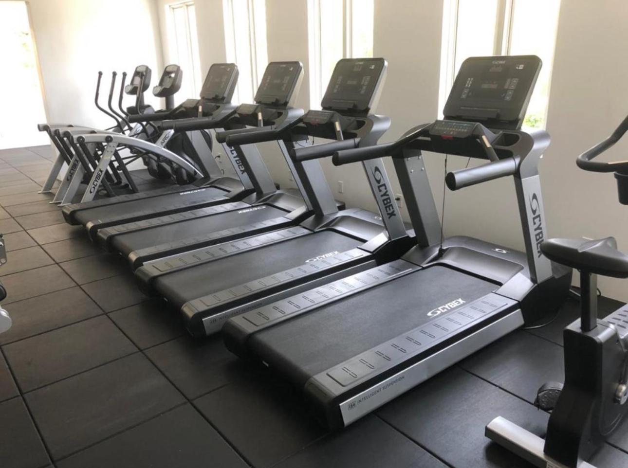 Westmoreland Hills - Mount Standfast - St James - Full Gym Membership セントジェームス エクステリア 写真