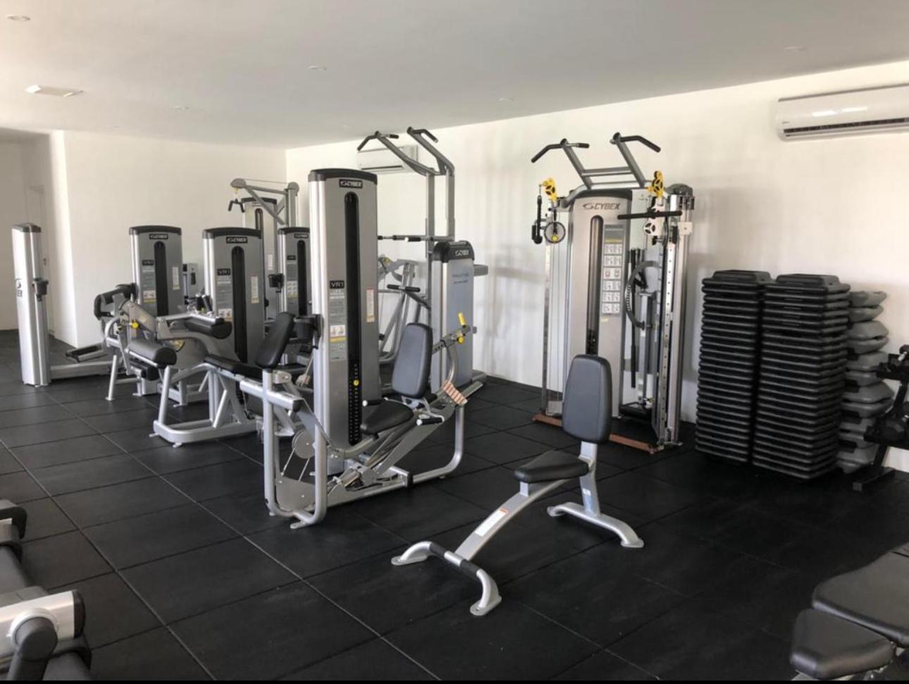Westmoreland Hills - Mount Standfast - St James - Full Gym Membership セントジェームス エクステリア 写真